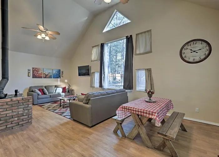 Family-friendly Forested With Snow Play Area! Holiday home
